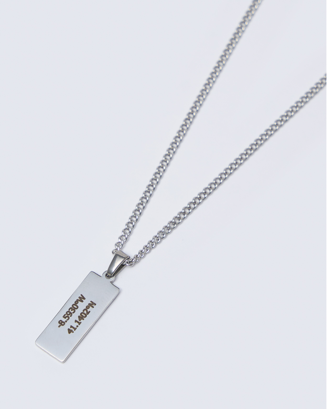 Colar com Pendente Retangular - Gravação Inicial/Coordenadas