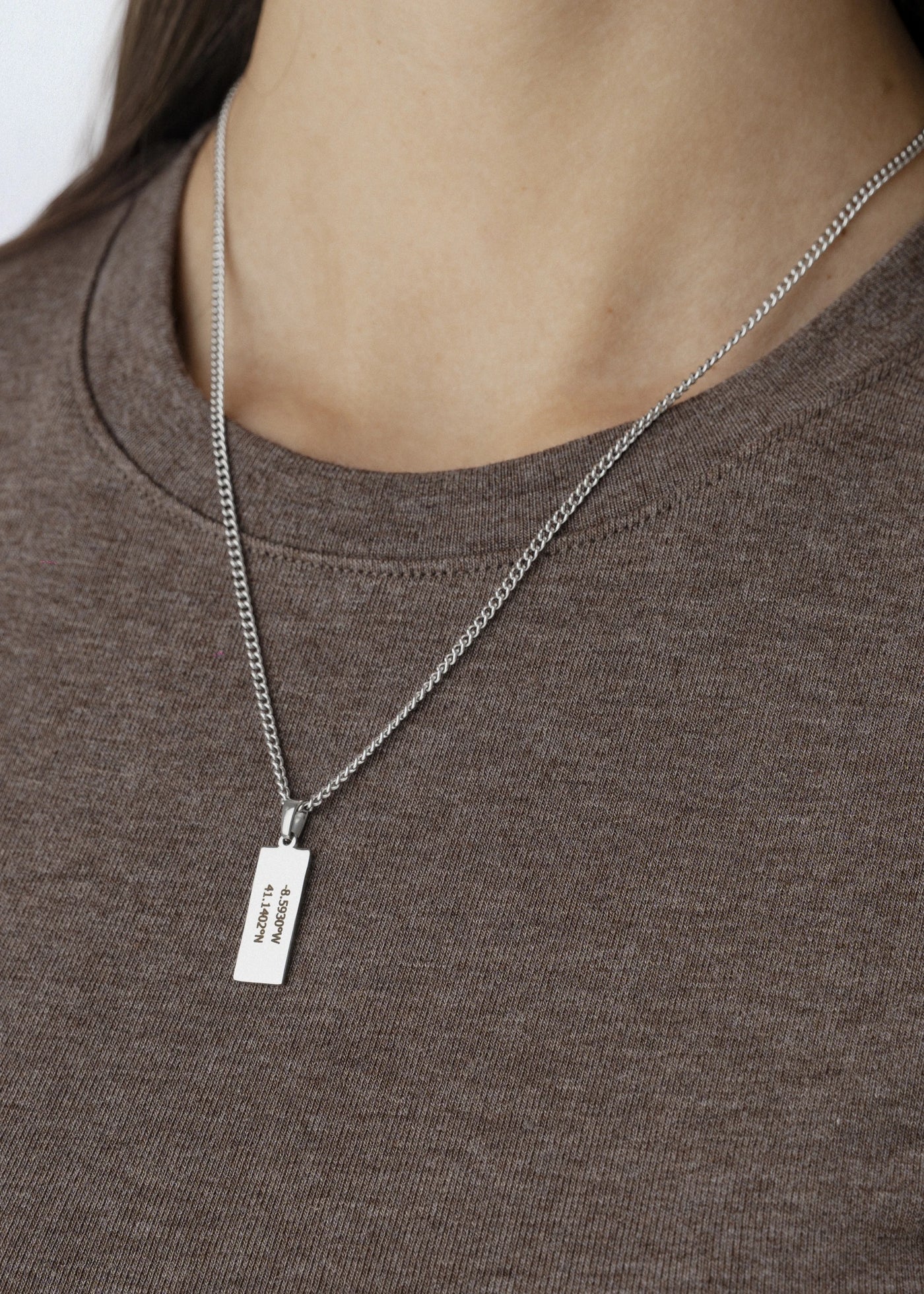 Colar com Pendente Retangular - Gravação Inicial/Coordenadas